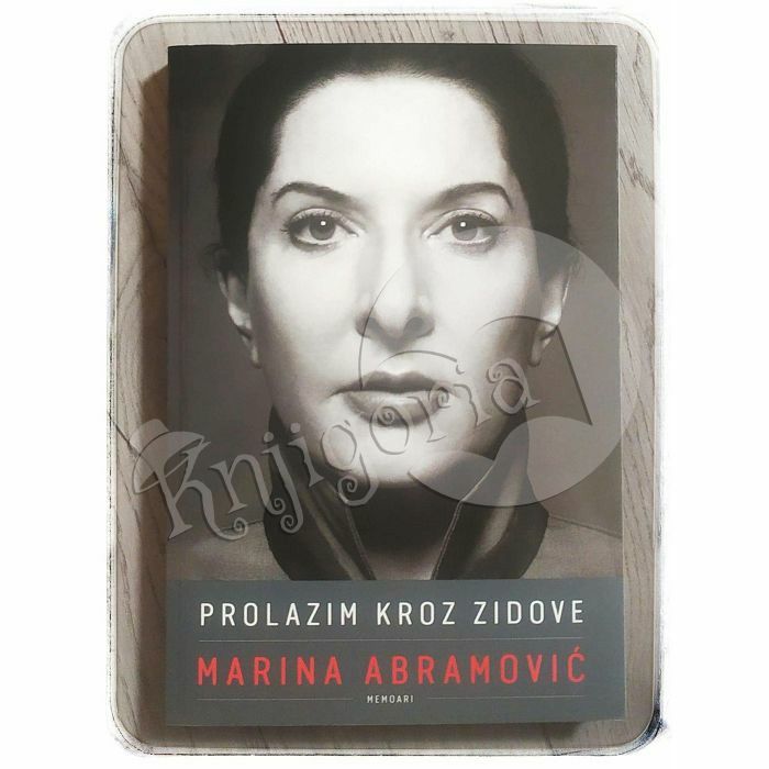 Prolazim kroz zidove Marina Abramović